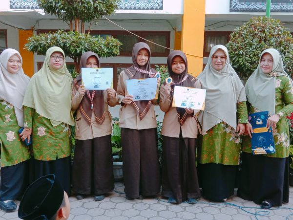 Cheryl Nazwa Raih Perak dan Kayla Auzri Mahbengi Raih Gold Mendalist di Best Student Olympics 2024