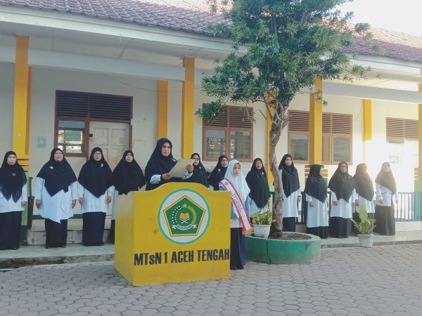 MTsN 1 Aceh Tengah Mengelar Upacara Bendera Perdana Tahun Pelajaran 2024/2025