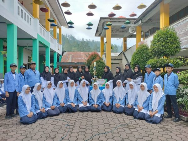 MTsN 1 Aceh Tengah Raih Juara 2 pada Karnaval HUT ke-448 Kota Takengon