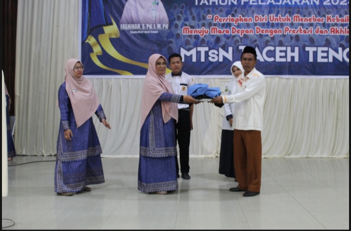MTsN 1 Aceh Tengah Gelar MUNYERAHEN ANAK ARI TENGKU GURU KU JEMA TUE Siswa Kelas IX Tahun Pelajaran 2024/2025 di GOS Aceh Tengah MTsN 1 Aceh Tengah Gelar MUNYERAHEN ANAK ARI TENGKU GURU KU JEMA TUE Siswa Kelas IX Tahun Pelajaran 2024/2025 di GOS Aceh Tengah