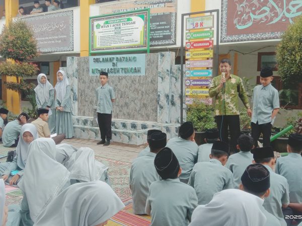 Kegiatan Literasi Pagi Kelas VIII: Tumbuhkan Minat Baca dan Kemampuan Bercerita Siswa