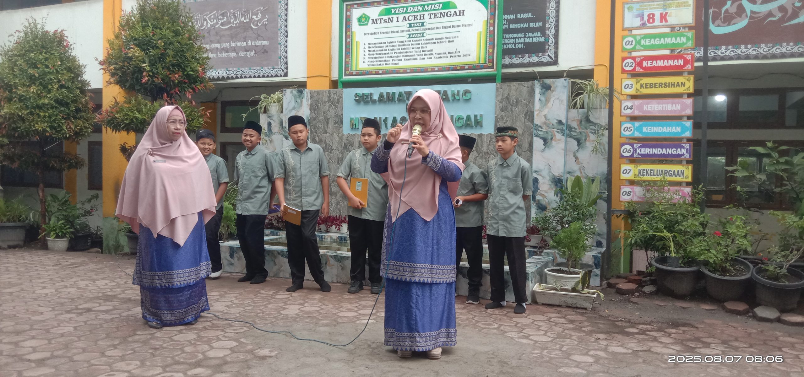 Kepala MTsN 1 Aceh Tengah Berikan Pengarahan Kedisiplinan kepada Siswa Kelas VII Kepala MTsN 1 Aceh Tengah Berikan Pengarahan Kedisiplinan kepada Siswa Kelas VII
