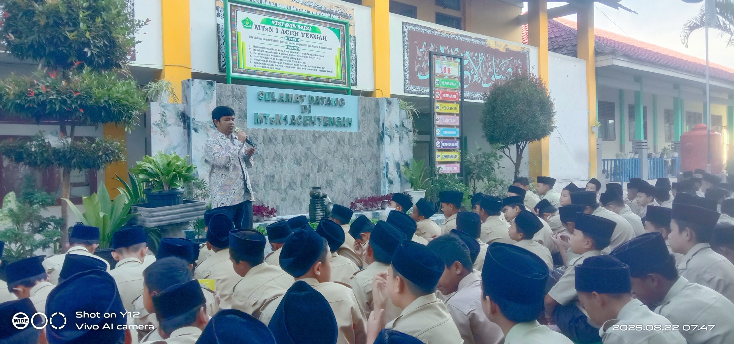Bapak Baijawi, S.Pd.I Tekankan Pentingnya Akhlakul Karimah di Hadapan Siswa MTsN 1 Aceh Tengah