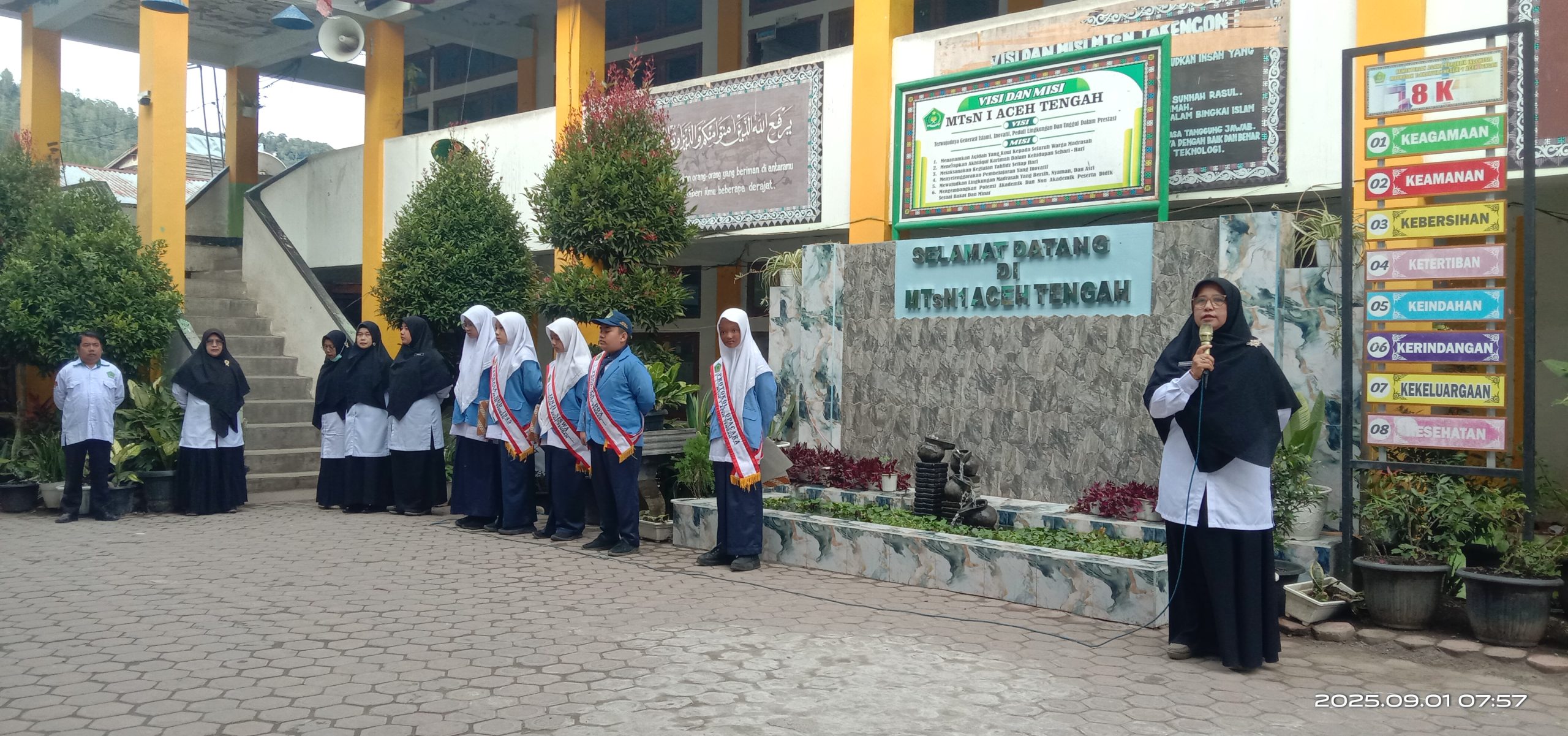 Waka Kurikulum Sampaikan Amanat tentang “Bijaklah Bermedia Sosial”