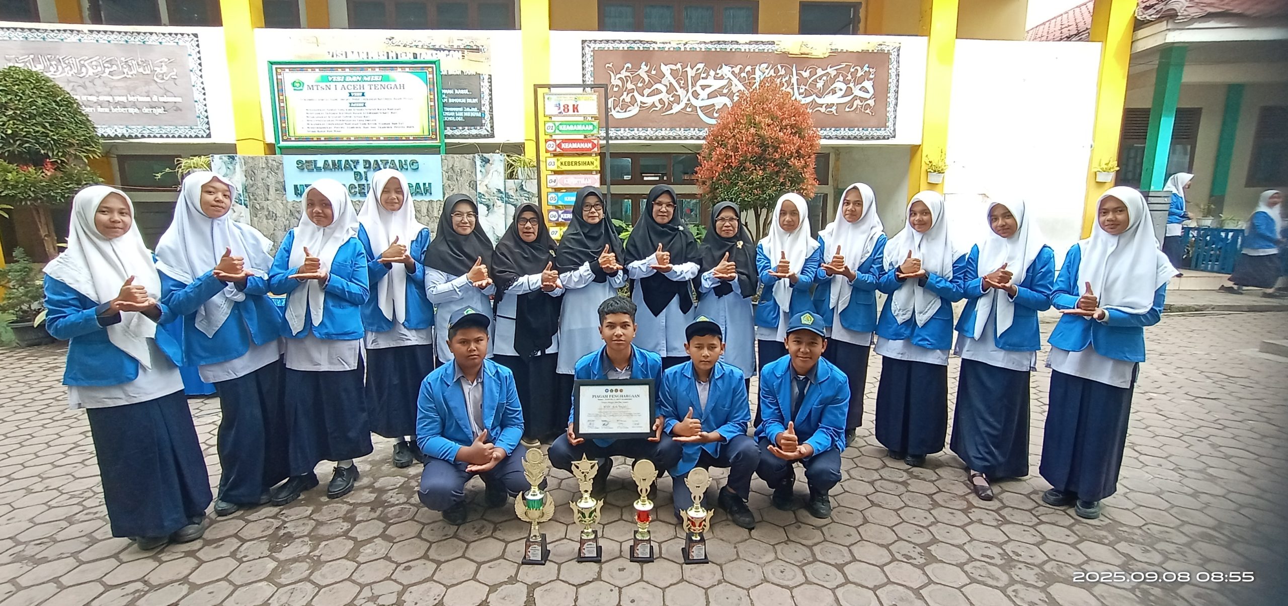 MTsN 1 Aceh Tengah Raih 4 Piala dan Piagam Penghargaan pada Ajang KCC ke-3 MTsN 1 Aceh Tengah Raih 4 Piala dan Piagam Penghargaan pada Ajang KCC ke-3