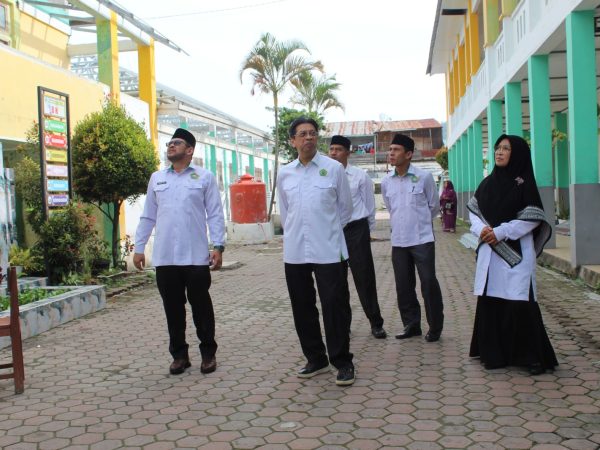 Staf Ahli Menteri Agama RI Tinjau PHTC MTsN 1 Aceh Tengah