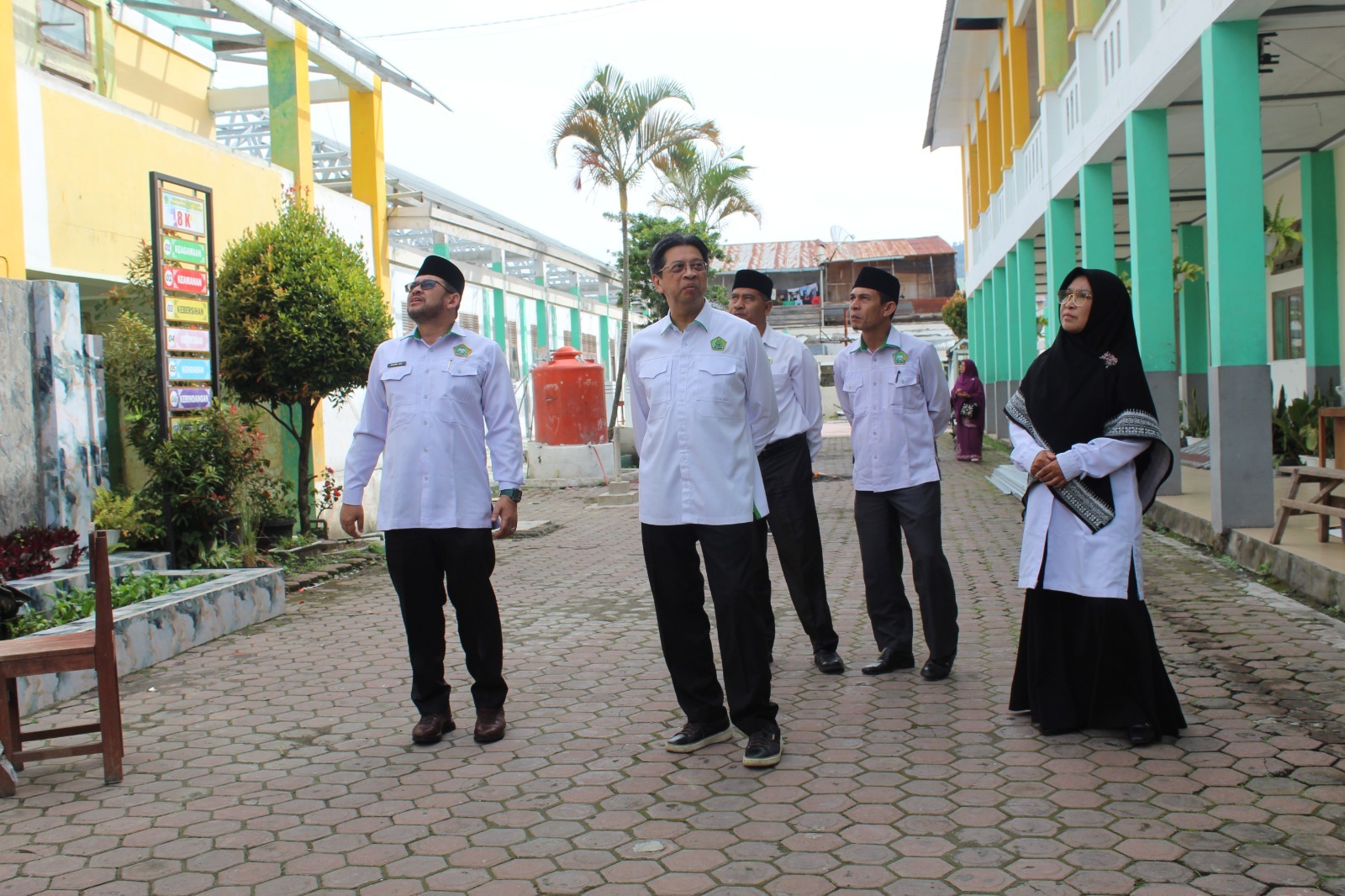 Staf Ahli Menteri Agama RI Tinjau PHTC MTsN 1 Aceh Tengah