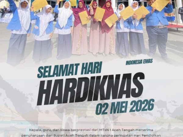 Kepala, Guru, dan Siswa Berprestasi MTsN 1 Aceh Tengah Terima Penghargaan dari Bupati pada Peringatan Hari Pendidikan Nasional di Aceh Tengah